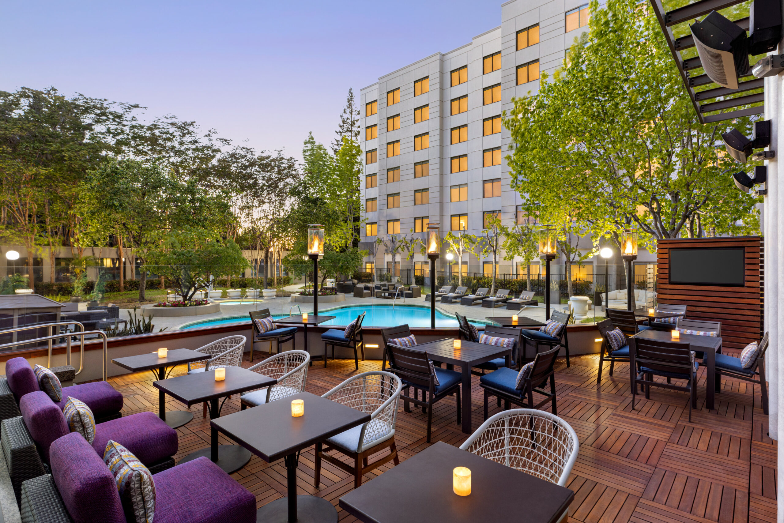 Hyatt-Centric-Santa-Clara-Patio-Lounge-Area-01